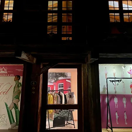 Mazot Agora - Pop-up Gallery Experience Gasthof Salvan