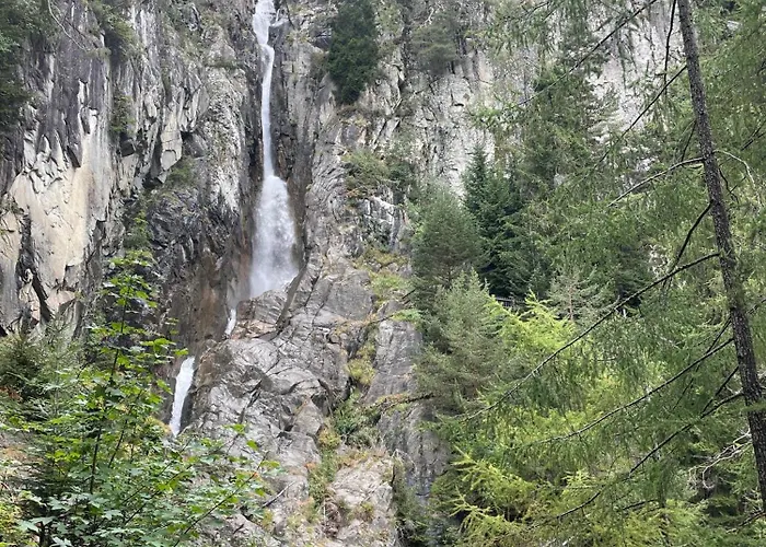 Pensjonat Mazot Agora - Pop-up Gallery Experience Salvan