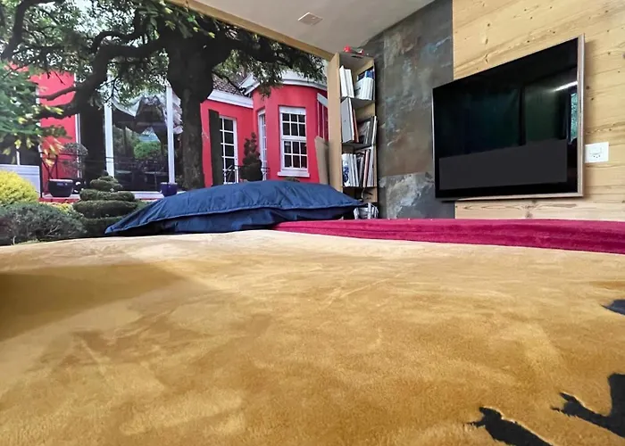 Mazot Agora - Pop-up Gallery Experience Gasthof 3*