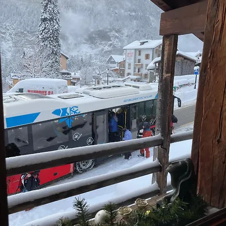 Mazot Agora - Pop-up Gallery Experience 3* Salvan